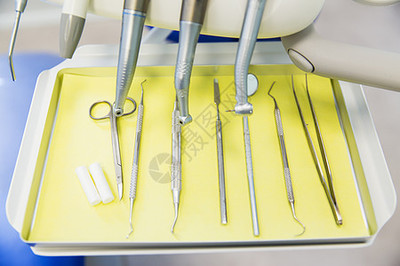 牙科技術(shù)的演進(jìn) 從齒輪磨牙到現(xiàn)代口腔衛(wèi)生的符號(hào)化表達(dá)